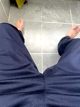 Snapshot of LAZ3R1 chatting on November 2, 2025, 12:54 pm LAZ3R1 online show from November 2, 2025, 12:54 pm