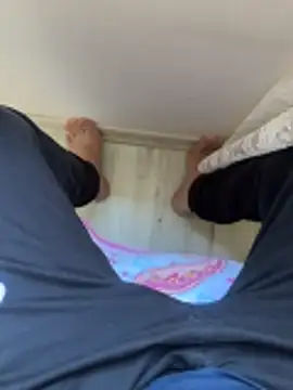 Snapshot of LAZ3R1 chatting on October 30, 2025, 10:35 am LAZ3R1 online show from October 30, 2025, 10:35 am