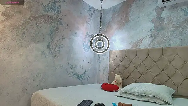 debora ortiz online show from October 21, 2025, 1:32 pm