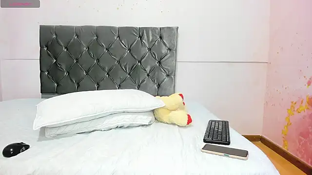 debora ortiz online show from November 4, 2025, 1:15 pm