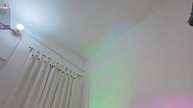 ashlynnlowe  online show from February 6, 2026, 8:05 pm