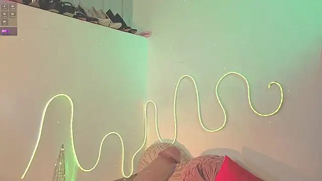 Snapshot of ashlynnlowe_ chatting on December 4, 2025, 8:08 pm ashlynnlowe online show from December 4, 2025, 8:08 pm