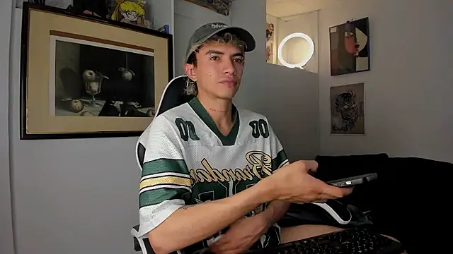 Snapshot of guynextdo0r chatting on January 15, 2026, 11:19 pm guynextdo0r online show from January 15, 2026, 11:19 pm