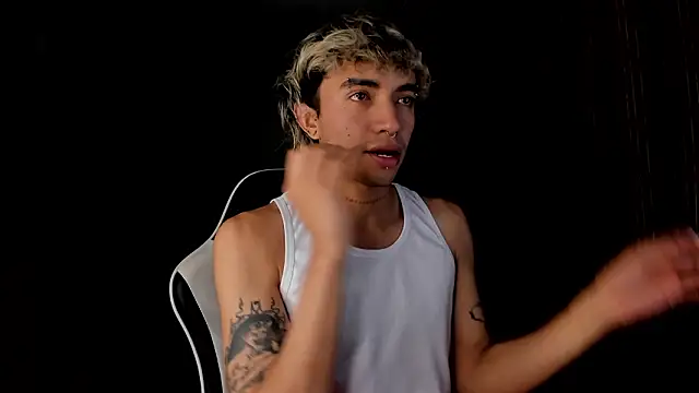 Snapshot of guynextdo0r chatting on March 2, 2026, 6:47 am guynextdo0r online show from March 2, 2026, 6:47 am