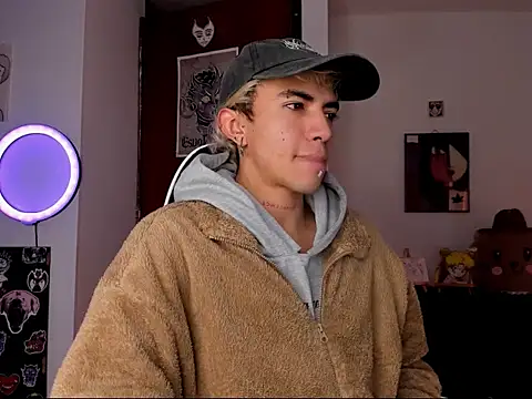 Snapshot of guynextdo0r chatting on October 8, 2025, 2:40 pm guynextdo0r online show from October 8, 2025, 2:40 pm