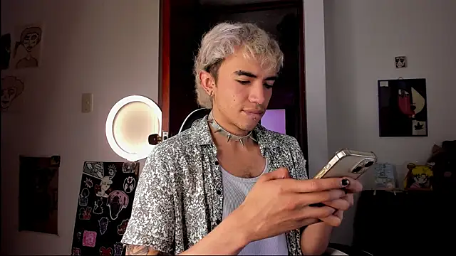 Snapshot of guynextdo0r chatting on October 3, 2025, 9:05 pm guynextdo0r online show from October 3, 2025, 9:05 pm