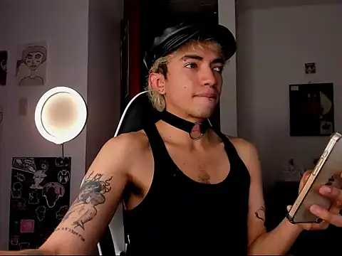 Snapshot of guynextdo0r chatting on October 10, 2025, 6:31 pm guynextdo0r online show from October 10, 2025, 6:31 pm