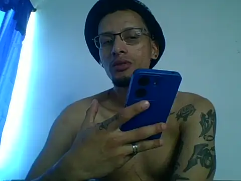 Snapshot of bluc96cm chatting on September 23, 2025, 2:46 pm bluc96cm online show from September 23, 2025, 2:46 pm