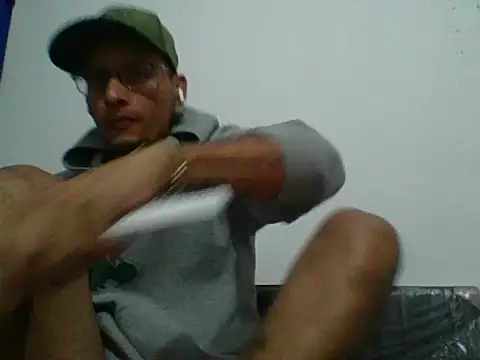 Snapshot of bluc96cm chatting on September 19, 2025, 3:54 am bluc96cm online show from September 19, 2025, 3:54 am