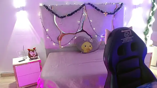 Snapshot of Miagates_tay chatting on December 17, 2025, 8:14 pm Miagates tay online show from December 17, 2025, 8:14 pm