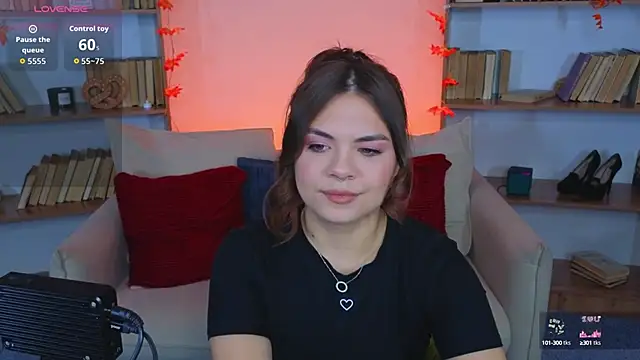Mia  Moon   online show from September 29, 2025, 3:13 am