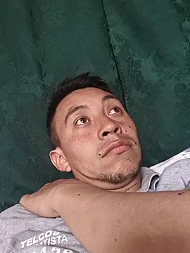 Snapshot of eslabon19 chatting on December 16, 2025, 8:13 pm eslabon19 online show from December 16, 2025, 8:13 pm