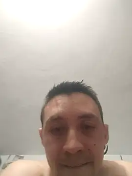 Snapshot of eslabon19 chatting on September 30, 2025, 4:07 am eslabon19 online show from September 30, 2025, 4:07 am