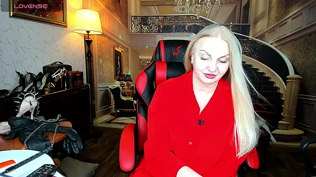 Snapshot of Nina_Devillle chatting on February 17, 2026, 11:35 pm Nina Devillle online show from February 17, 2026, 11:35 pm