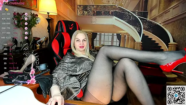 Snapshot of Nina_Devillle chatting on March 18, 2026, 10:43 pm Nina Devillle online show from March 18, 2026, 10:43 pm