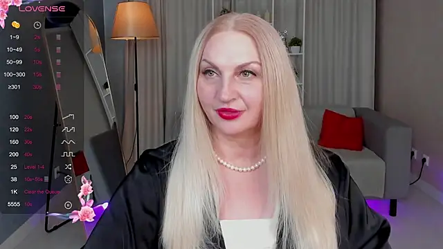 Snapshot of Nina_Devillle chatting on October 15, 2025, 3:53 pm Nina Devillle online show from October 15, 2025, 3:53 pm