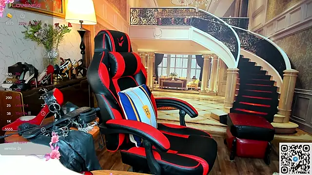 Snapshot of Nina_Devillle chatting on March 21, 2026, 11:52 pm Nina Devillle online show from March 21, 2026, 11:52 pm