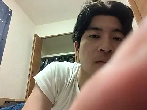 aokunvvv online show from October 3, 2025, 5:47 pm