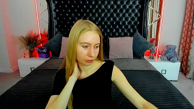 Alina Blonde online show from July 18, 2026, 6:00 am