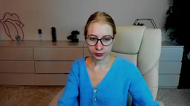 Alina Blonde online show from September 17, 2025, 5:42 am