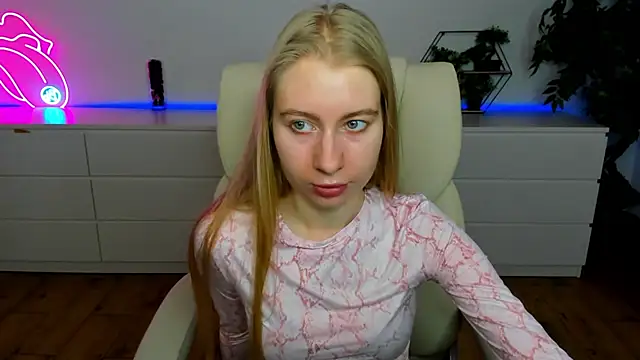 Alina Blonde online show from March 1, 2026, 6:35 am