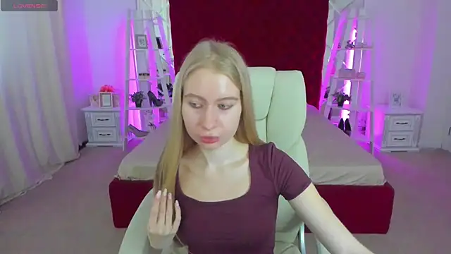 Alina Blonde online show from July 11, 2026, 5:41 am
