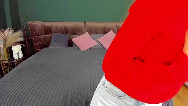 Snapshot of Alina_Blonde chatting on November 9, 2025, 6:39 am Alina Blonde online show from November 9, 2025, 6:39 am