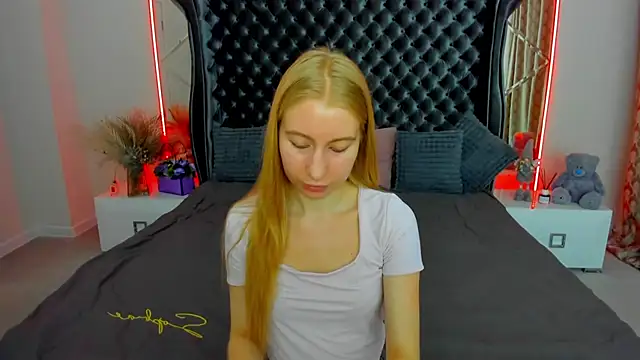 Alina Blonde online show from July 4, 2026, 5:36 am