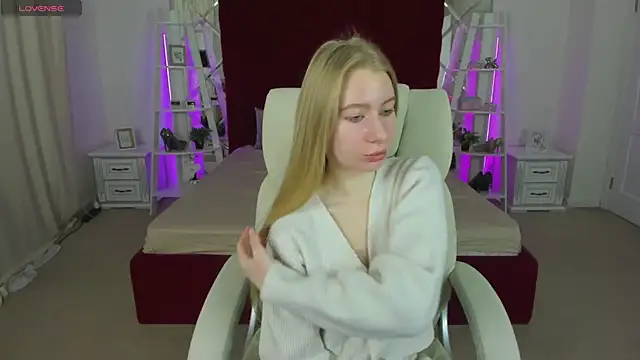 Alina Blonde online show from April 23, 2026, 5:36 am