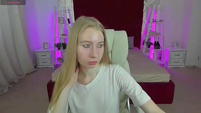 Alina Blonde online show from July 2, 2026, 5:35 am