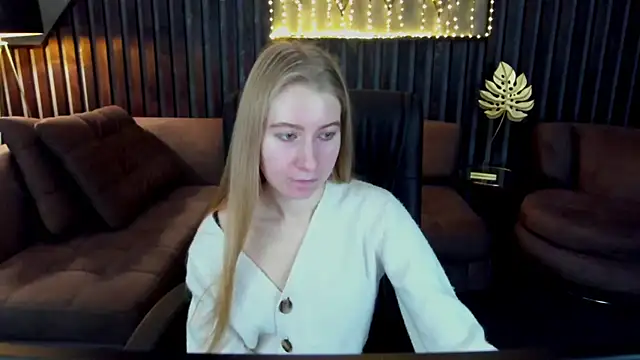 Alina Blonde online show from April 2, 2026, 5:36 am