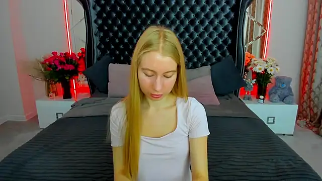 Alina Blonde online show from June 27, 2026, 5:57 am