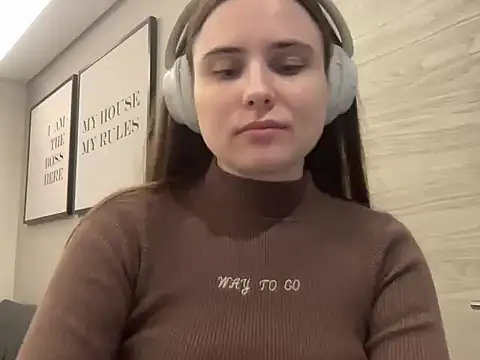 Snapshot of Olyshaa chatting on July 30, 2026, 9:14 pm Olyshaa online show from July 30, 2026, 9:14 pm