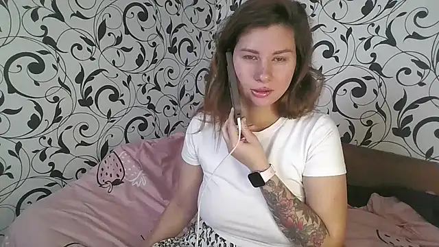 YourEmilie online show from October 29, 2025, 10:03 am