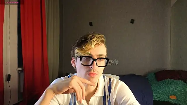 OLIVER  MARTINEZ online show from October 5, 2025, 9:27 pm
