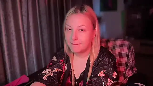 Snapshot of BikiHellena chatting on November 8, 2025, 6:39 am BikiHellena online show from November 8, 2025, 6:39 am