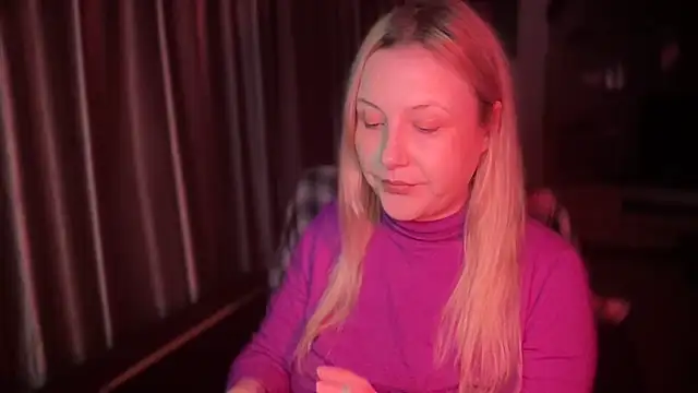 Snapshot of BikiHellena chatting on November 26, 2025, 7:03 pm BikiHellena online show from November 26, 2025, 7:03 pm