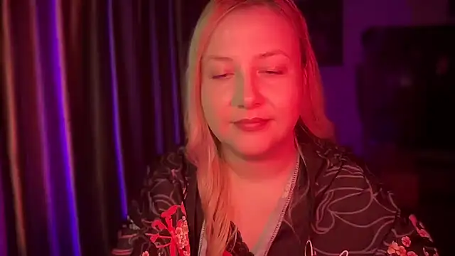 Snapshot of BikiHellena chatting on November 10, 2025, 3:11 am BikiHellena online show from November 10, 2025, 3:11 am