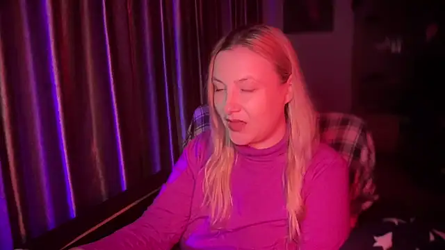 Snapshot of BikiHellena chatting on November 28, 2025, 12:22 am BikiHellena online show from November 28, 2025, 12:22 am