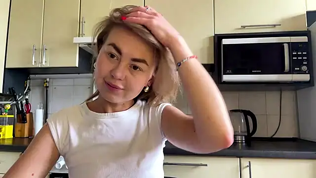 Snapshot of MartaLuna_ chatting on June 15, 2026, 9:31 am MartaLuna online show from June 15, 2026, 9:31 am