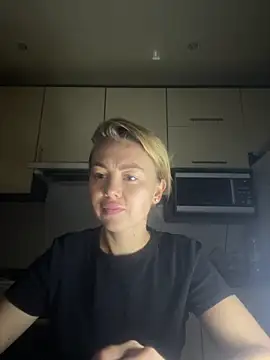 MartaLuna  online show from November 13, 2025, 3:38 pm