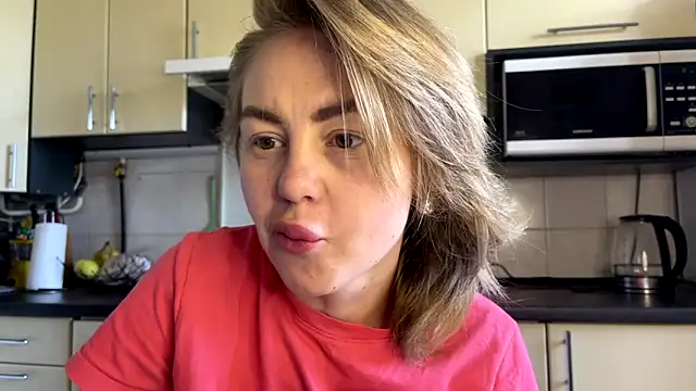 Snapshot of MartaLuna_ chatting on May 21, 2026, 11:51 am MartaLuna online show from May 21, 2026, 11:51 am