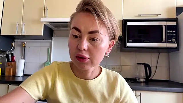 Snapshot of MartaLuna_ chatting on June 22, 2026, 7:16 am MartaLuna online show from June 22, 2026, 7:16 am