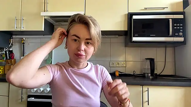 MartaLuna  online show from July 26, 2026, 7:37 am