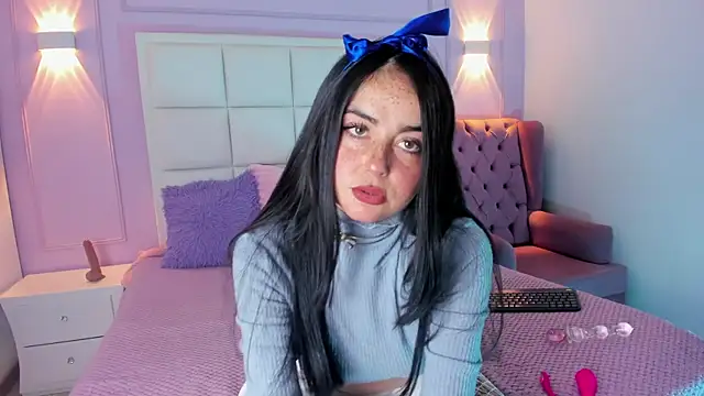 Ashleypetit online show from July 16, 2026, 1:19 pm