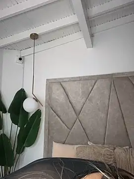 Snapshot of MayaMoanXXX chatting on October 7, 2025, 4:41 pm MayaMoanXXX online show from October 7, 2025, 4:41 pm