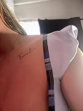 Snapshot of MayaMoanXXX chatting on October 23, 2025, 1:10 pm MayaMoanXXX online show from October 23, 2025, 1:10 pm