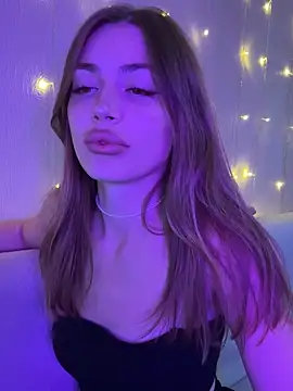 Elizabeth Tay online show from October 17, 2025, 4:53 pm