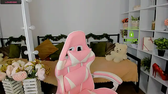 Elma Lily online show from December 23, 2025, 7:29 am