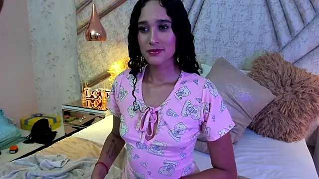 NatashaLimaa online show from October 5, 2025, 2:13 am